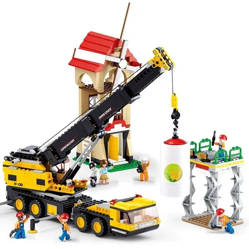 Конструктор пластмассовый Sluban “Город: Автокран“ (фигурки чел., 767 дет.)