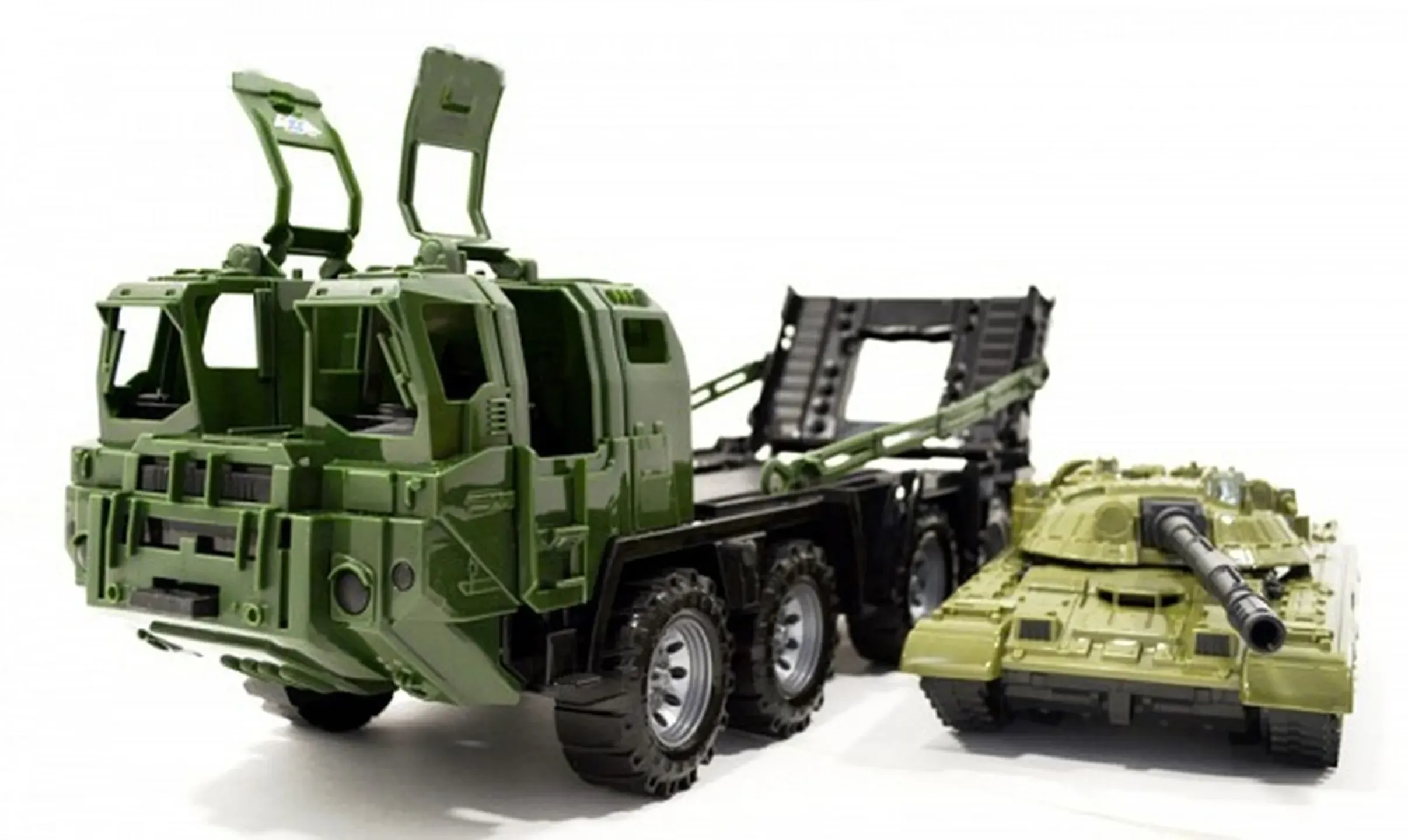 Тягач военный “Щит“ с танком (камуфляж)