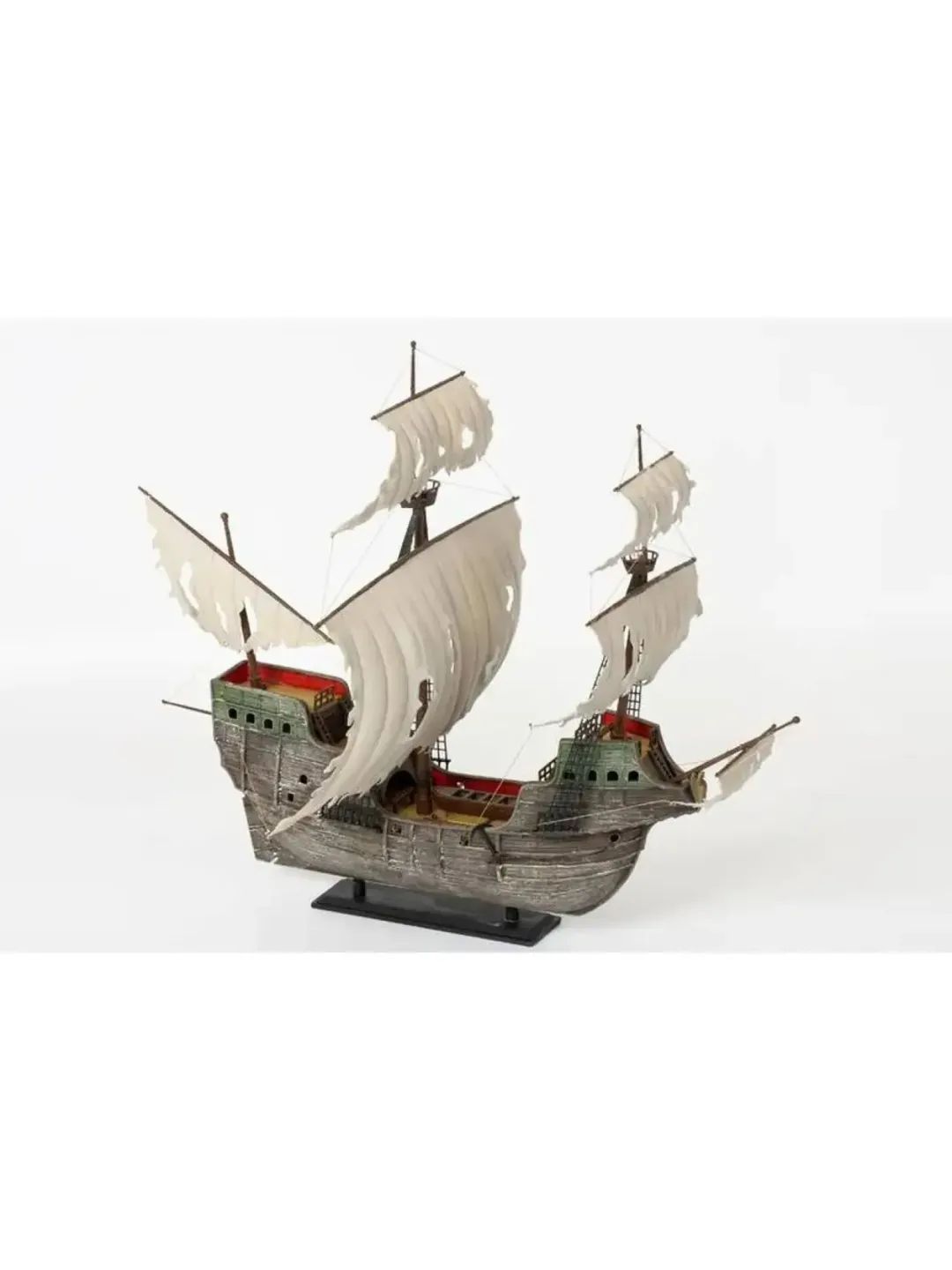 Модель сборная Корабль Летучий Голландец 1:100