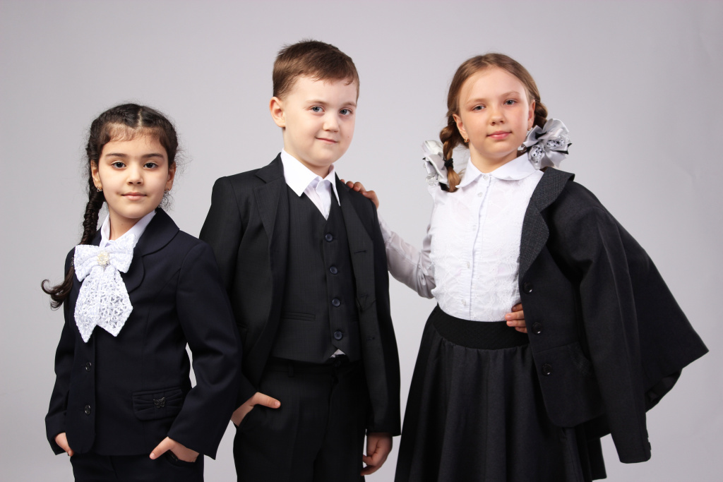 Школьная одежда черного цвета