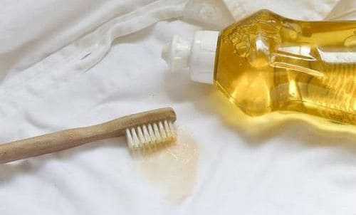 Чем отстирать въевшиеся пятна на детской одежде Чем отстирать въевшиеся пятна на детской одежде