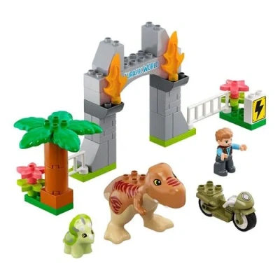 Конструктор LEGO DUPLO Jurassic World Побег динозавров: тираннозавр и трицератопс