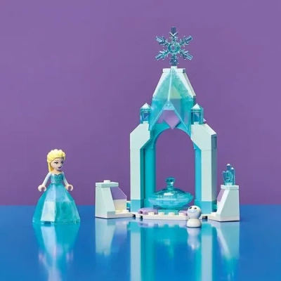 Конструктор LEGO DISNEY PRINCESS Двор замка Эльзы