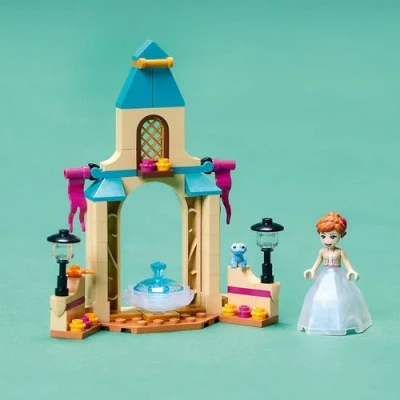 Конструктор LEGO DISNEY PRINCESS Двор замка Анны