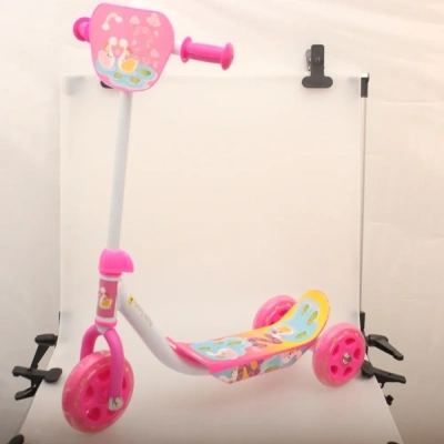 САМОКАТ 3-КОЛ. РАМА МЕТАЛЛ., ДЕКА ПЛАСТ., КОЛ. PVC: ПЕР.140 ММ, ЗАД.120 ММ, РОЗОВЫЙ 