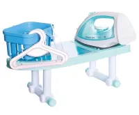 Помогаю маме. Гладильный набор с утюгом